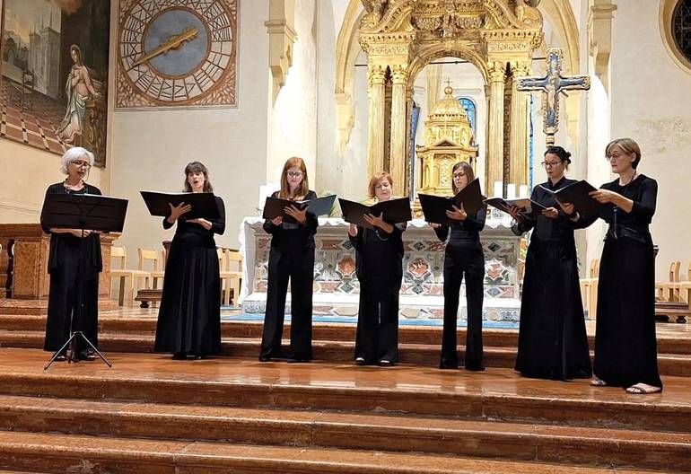 Carità e devozione con un ensemble femminile a cappella